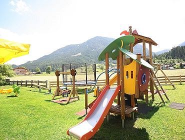 Kinderspielplatz Hotel Loipenstubn Brixen im Thale im Sommer